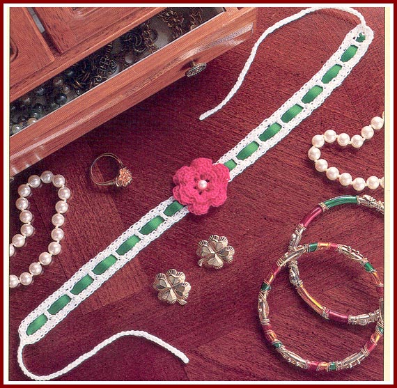 Crocheter Irish Rose Choker Necklace